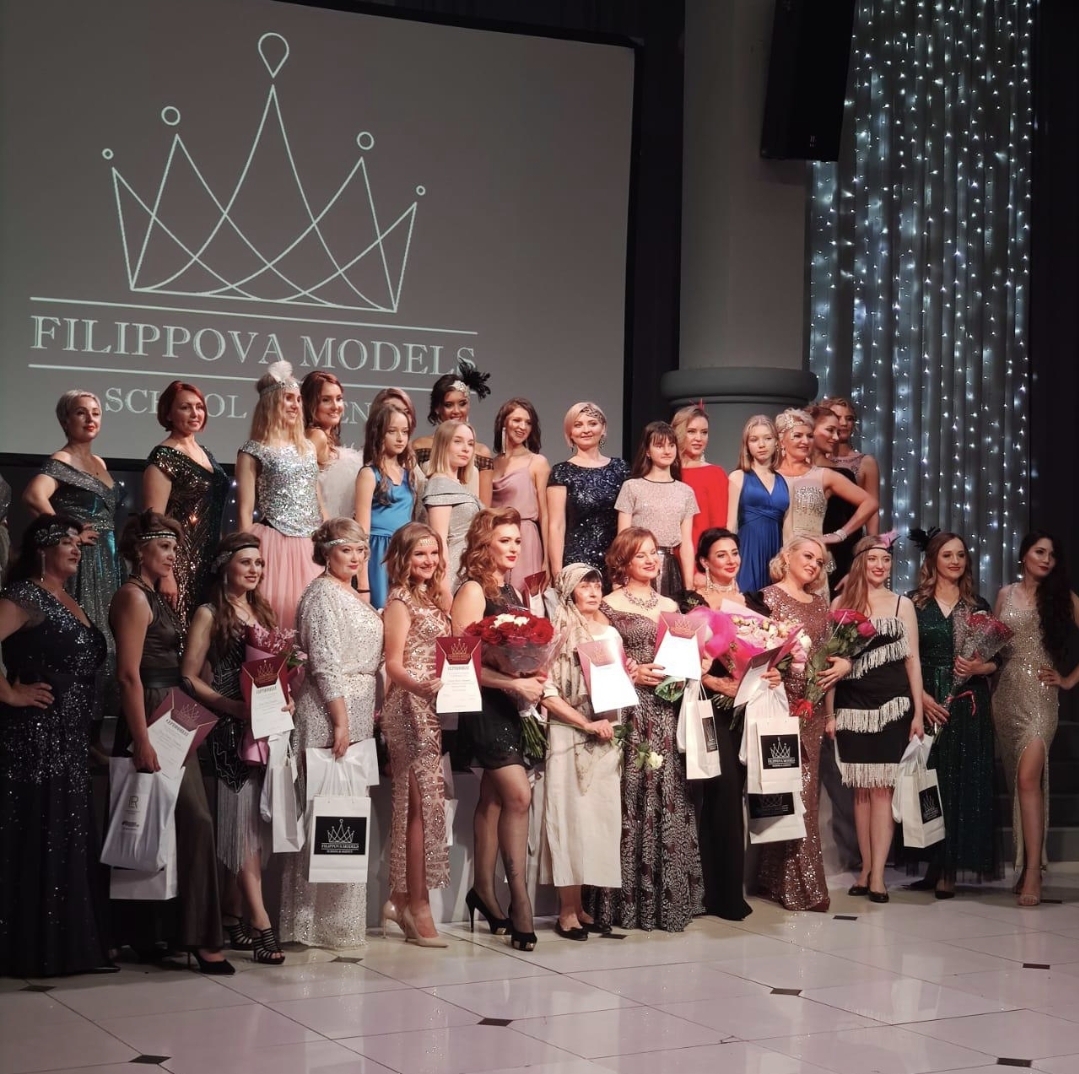 Teilnehmerinnen auf dem Laufsteg